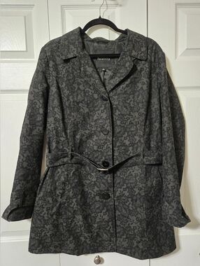 Black & Gray Belted Jacket w/Pockets, Button Closure, Size Large, Like New